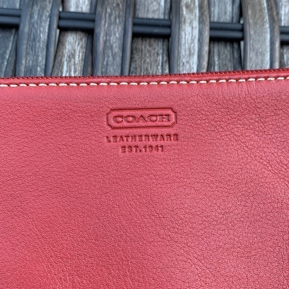 𝅺COACH Red Leather Wristlet - Picture 4 of 14